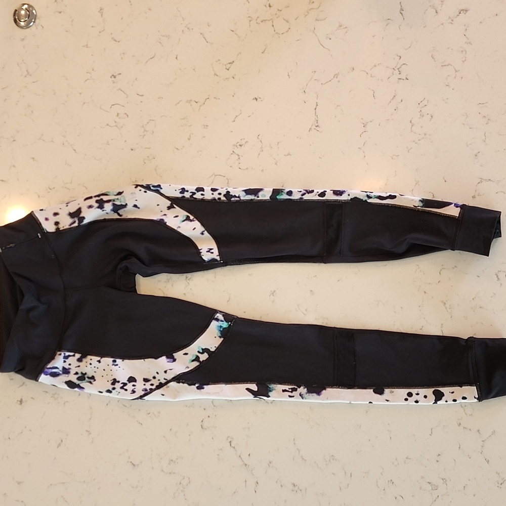 Calia by Carrie Underwood Colorblock Leggings | XS | Black & Abstract Print